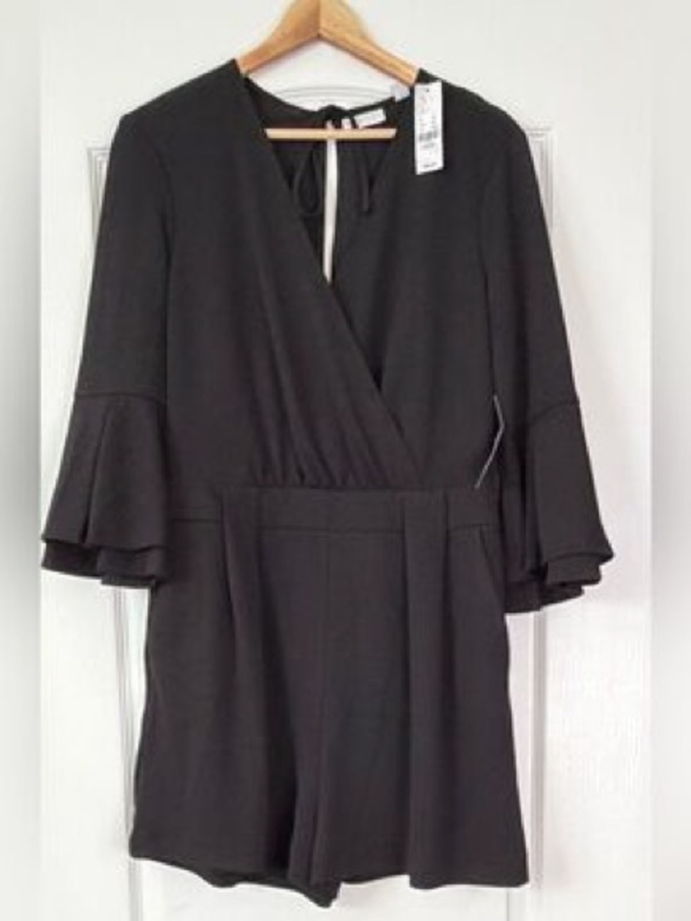 NWT New York & Co Stretch Black Suplice Ruffle Sleeve V-Neck Romper XS - Picture 1 of 4